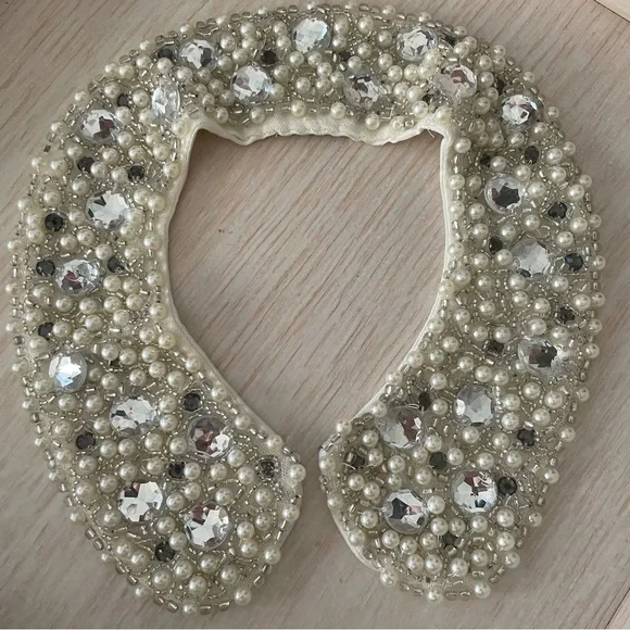 Elegant Pearl and Crystal beaded Collar Necklace - Picture 4 of 7